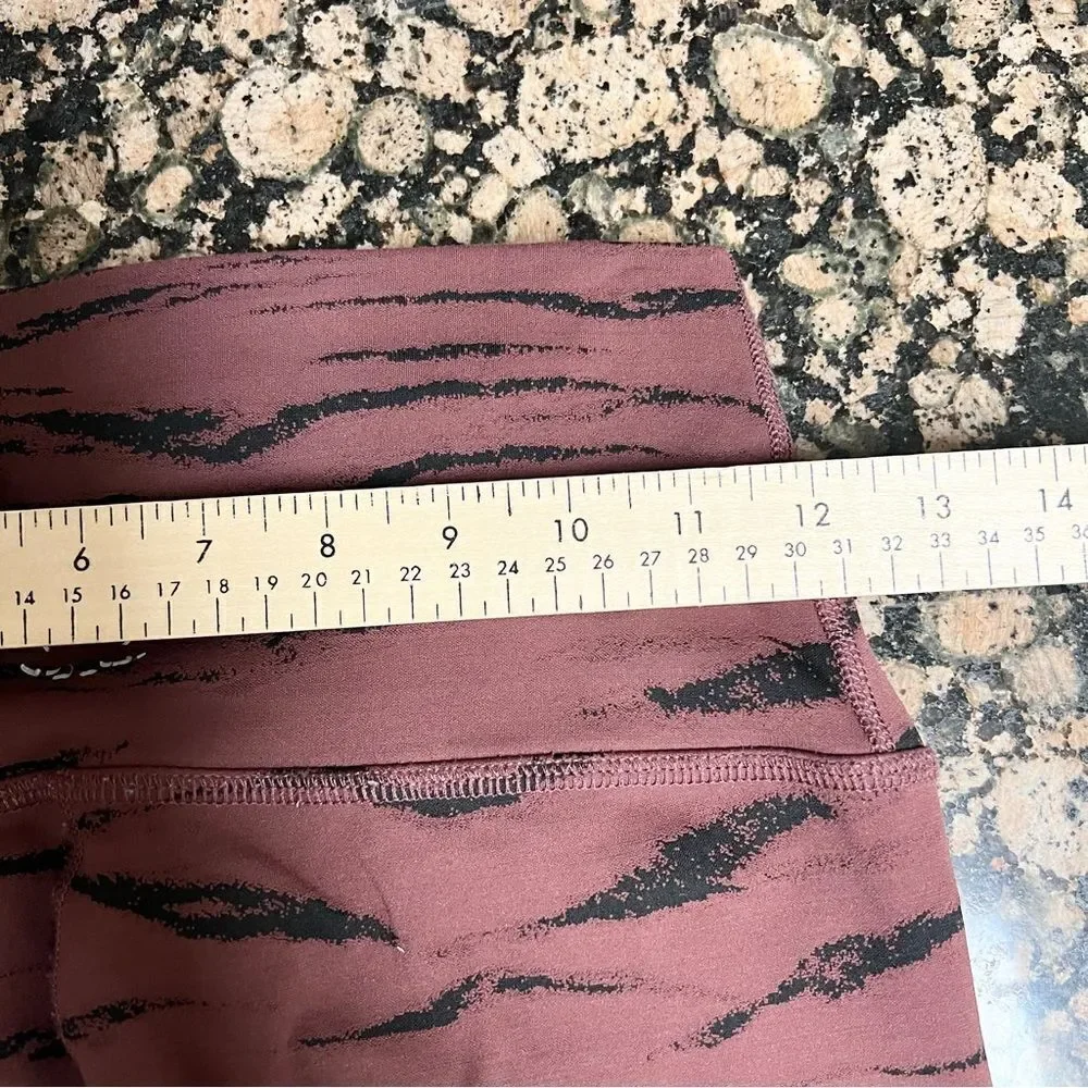 Beyond Yoga Womens High Waisted Legging  Jacquard Animal Print Size S
